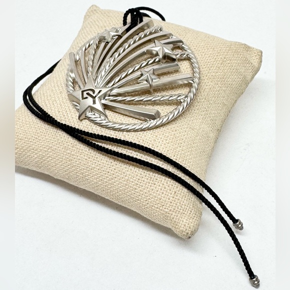 David Yurman 2021 Collectible Angelika Medallion Ornament w/Silk Cord - Picture 3 of 4